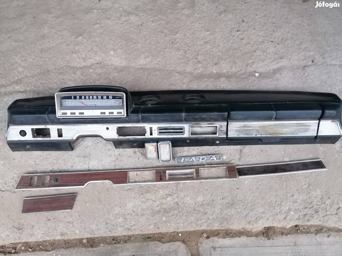 Eladó lada müszerfal. 