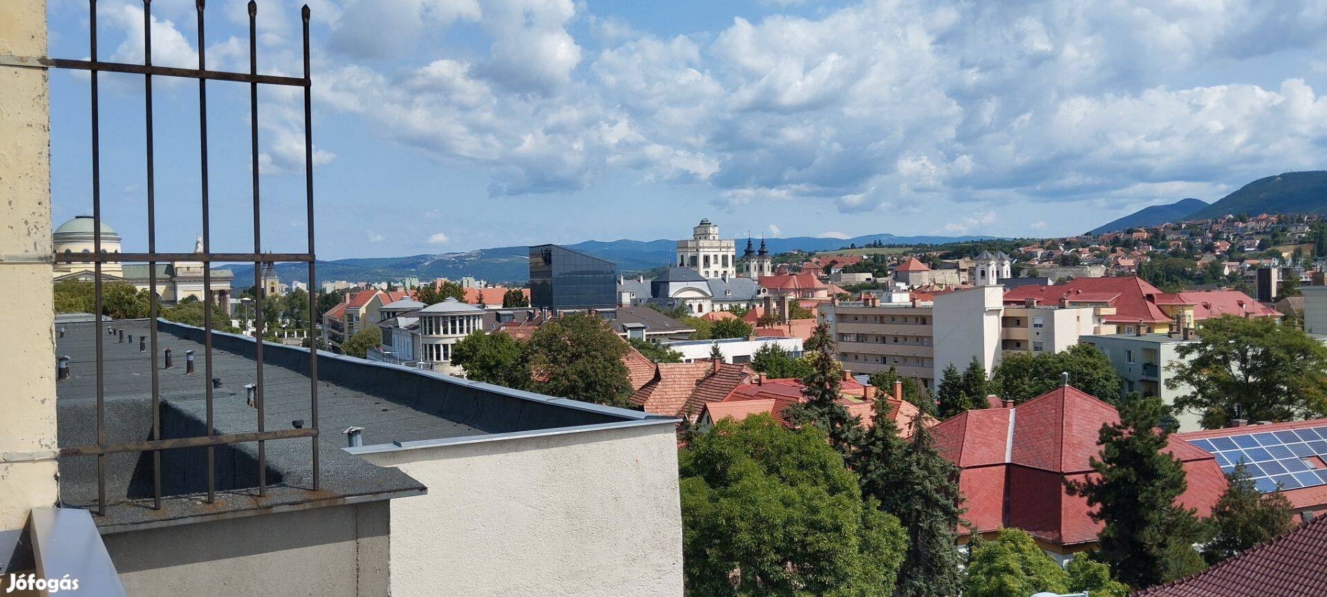 Eladó lakás Eger központjában panoráma kilátással