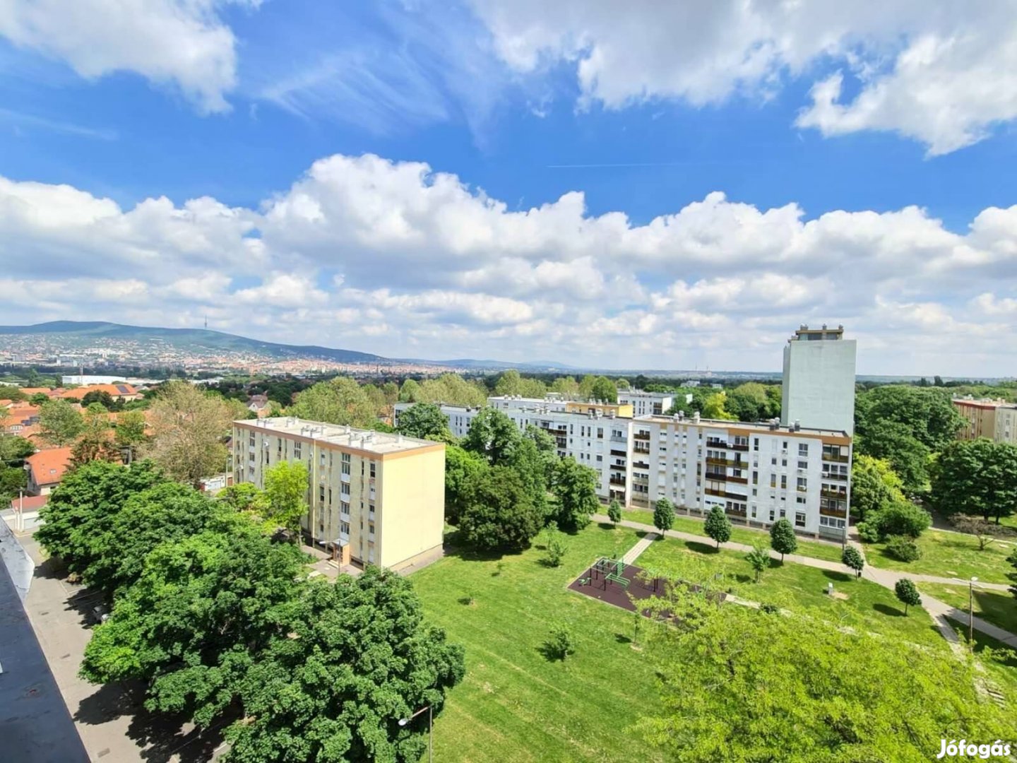 Eladó lakás Pécs-Kertváros