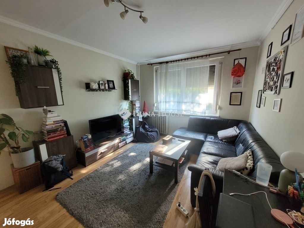 Eladó lakás, Budapest 15. ker.
