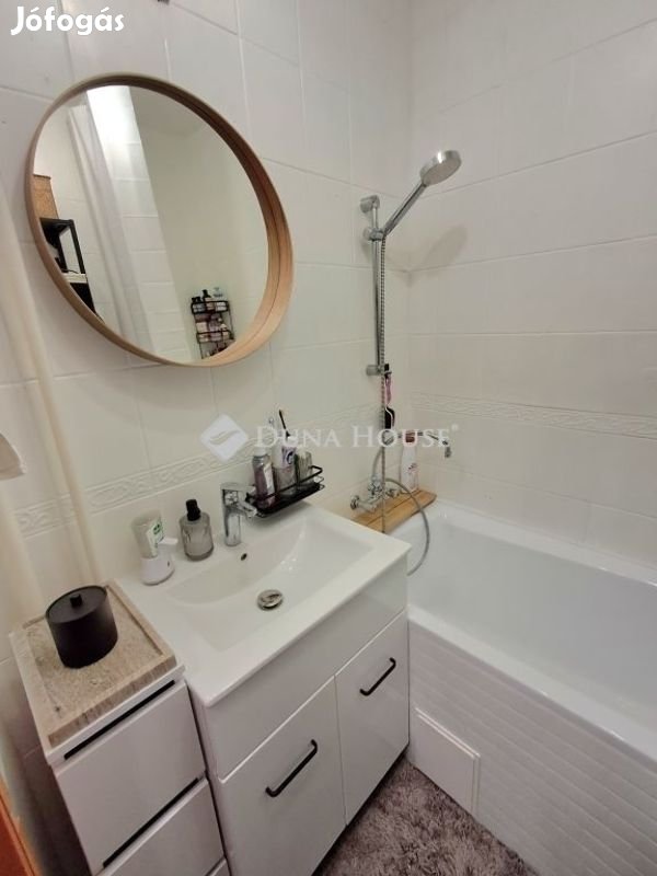 Eladó lakás, Budapest 15. ker.
