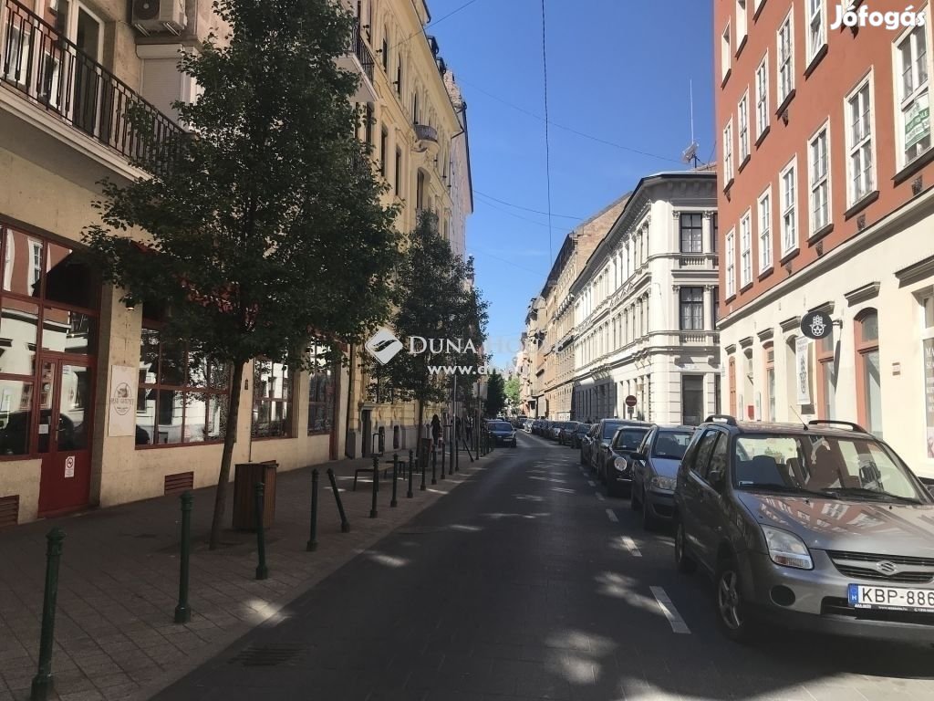 Eladó lakás, Budapest 8. ker., kilátással a Palotanegyed tetőire