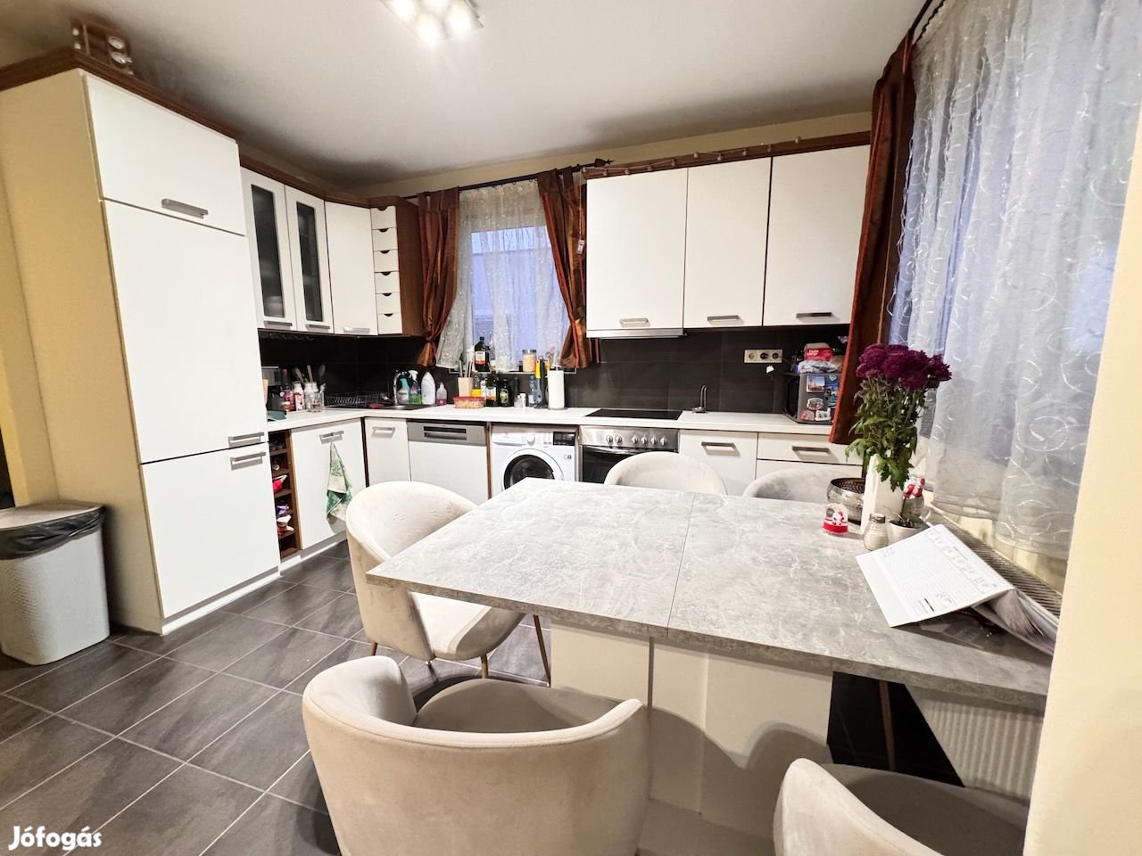Eladó lakás, Győr