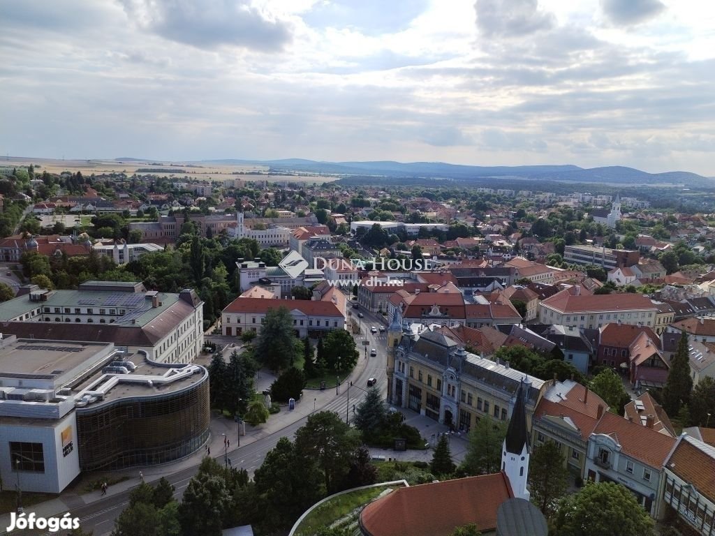 Eladó lakás, Veszprém