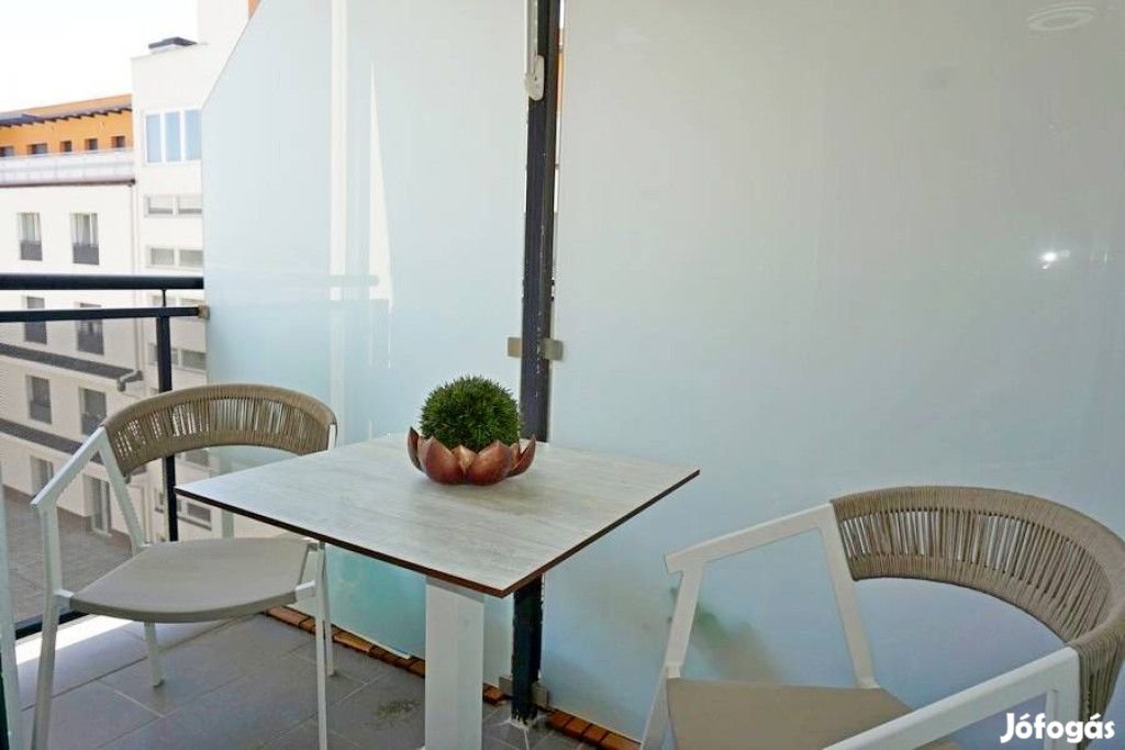 Eladó lakás a Dayka Gardenben belvárosi, erkélyes garzon! -