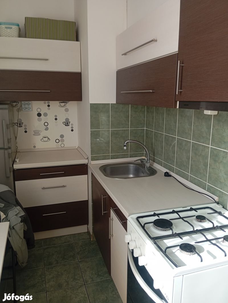 Eladó lakás egytemhez közel az Uránvárosban.