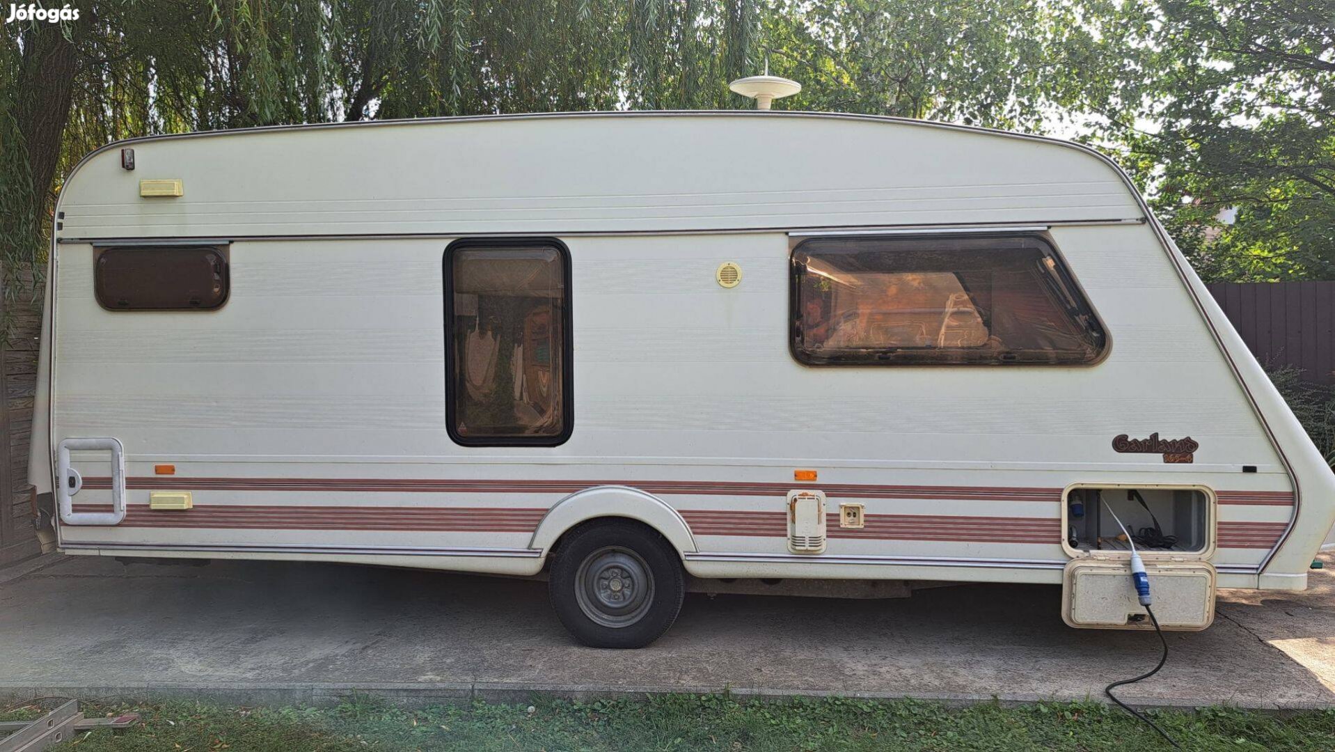 Eladó lakókocsi
