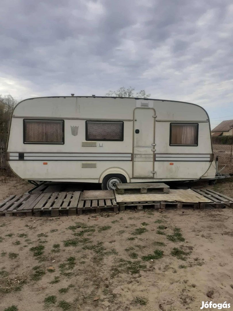 Eladó lakókocsi telepitésre jó állapotú 