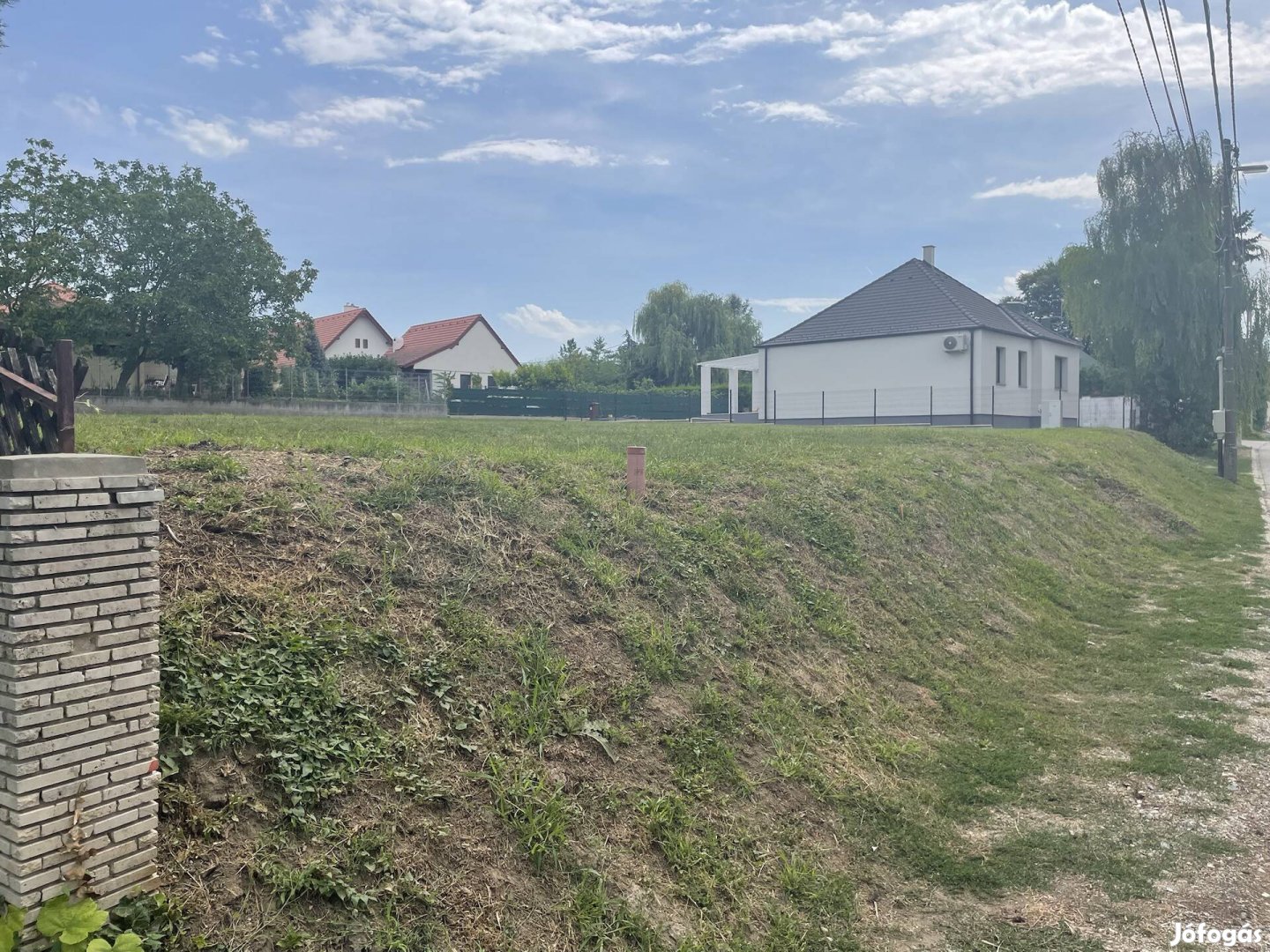 Eladó lakóövezeti telek kitűnő adottságokkal Győr-Ménfőcsanakon