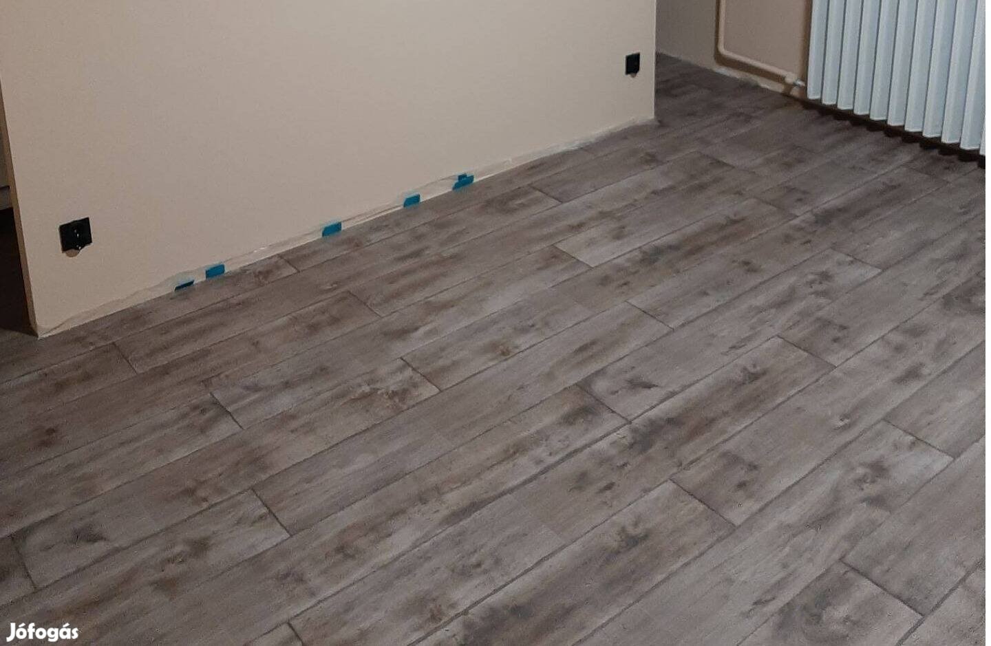 Eladó laminált padló Egger kb. 21m2