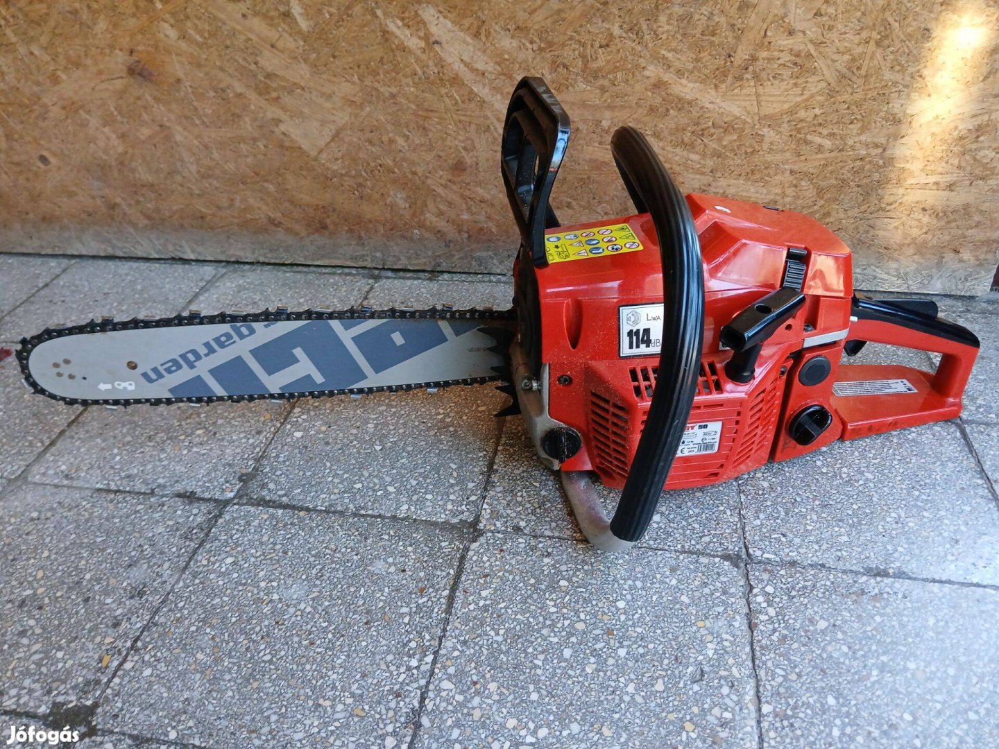 Eladó láncfűrész