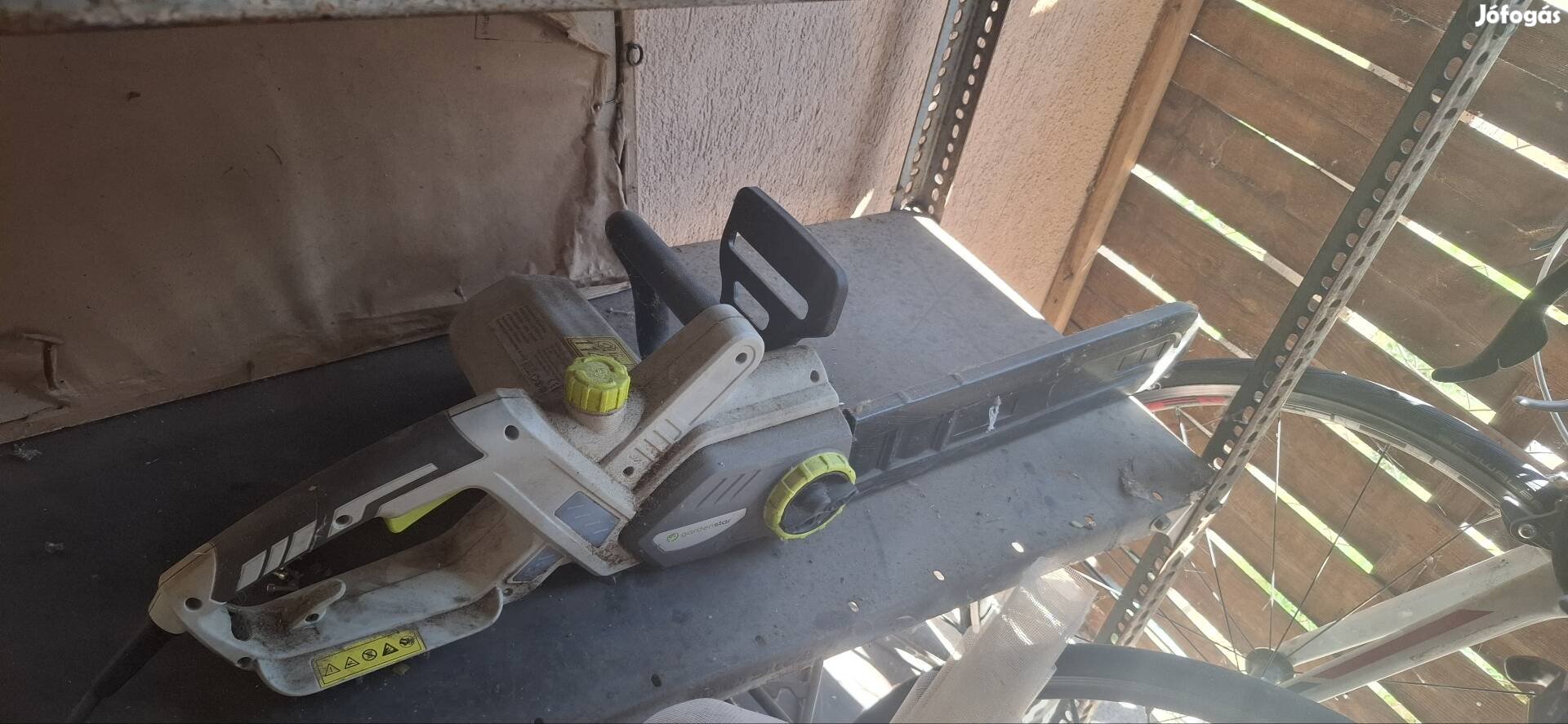 Eladó láncfűrész