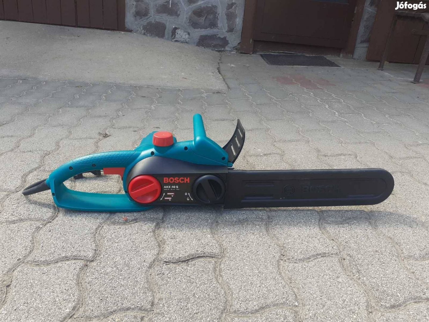 Eladó láncfűrész