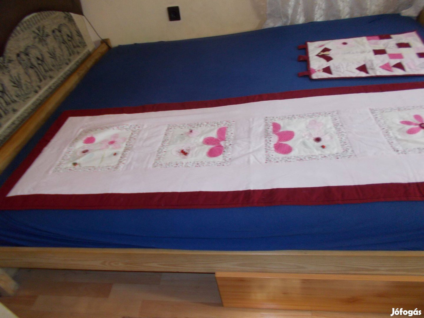 Eladó lányos falvédő