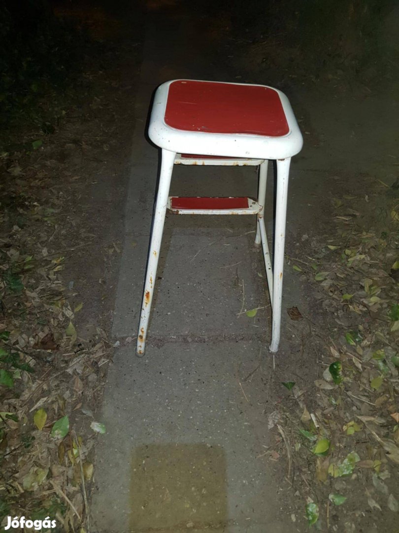 Eladó lépcsős hokedli fellépő