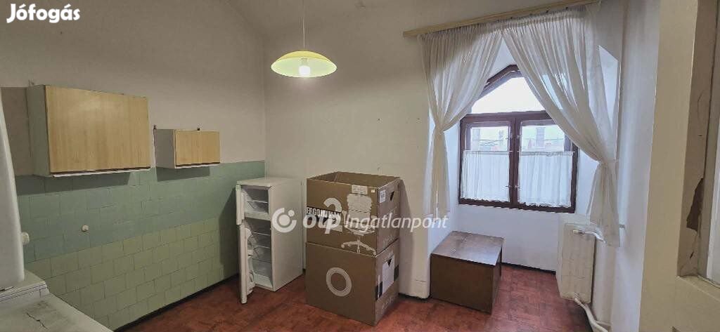 Eladó liftes lakás, Debrecen belvárosában