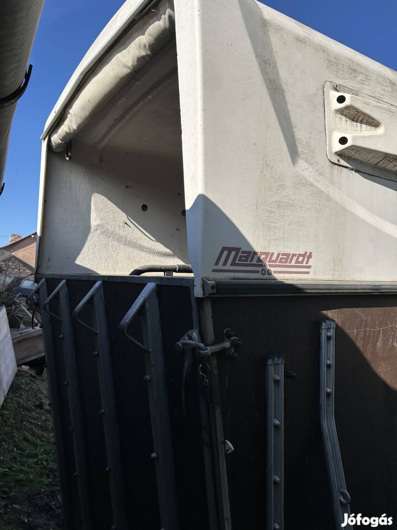 Eladó lószállító