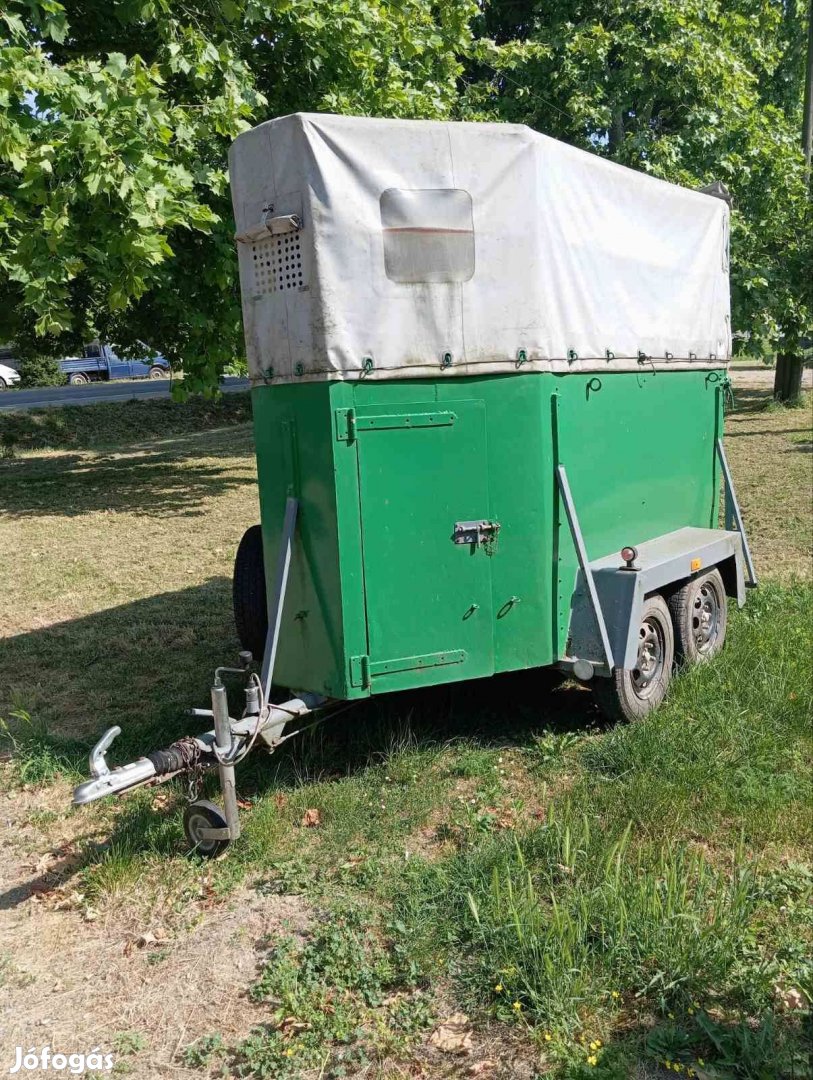 Eladó lószállító