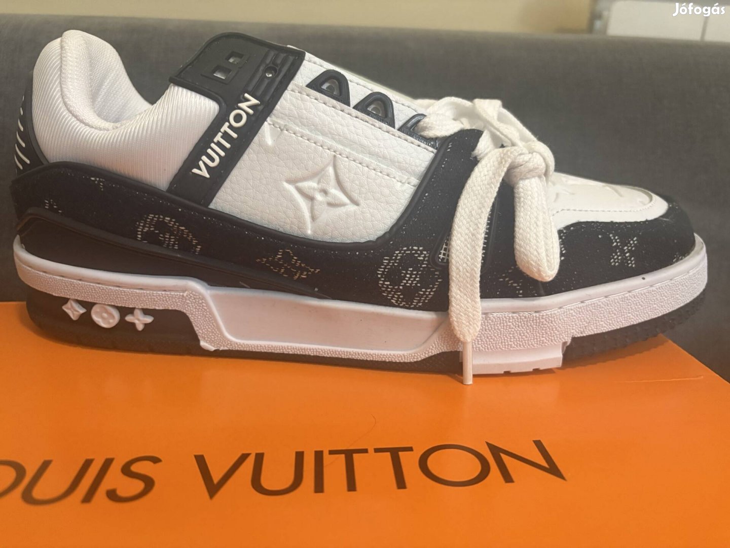 Eladó louis vuitton cipő, 43,44 méretben