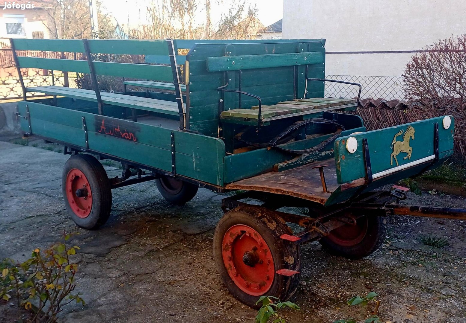 Eladó lovak után való kocsi