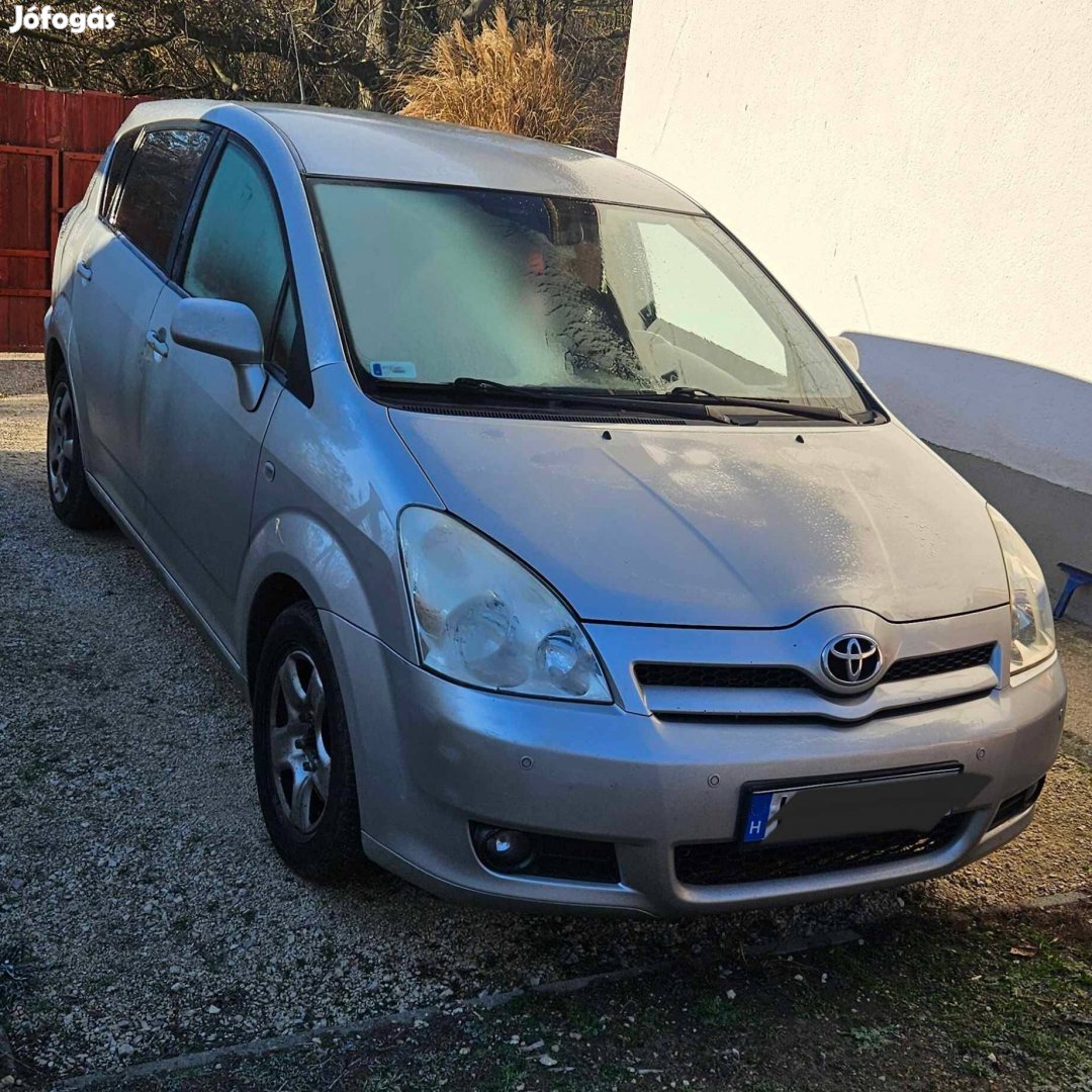 Eladó magánszemélytől Toyota Corolla Verso, 2.2 Diesel Extrákkal ,