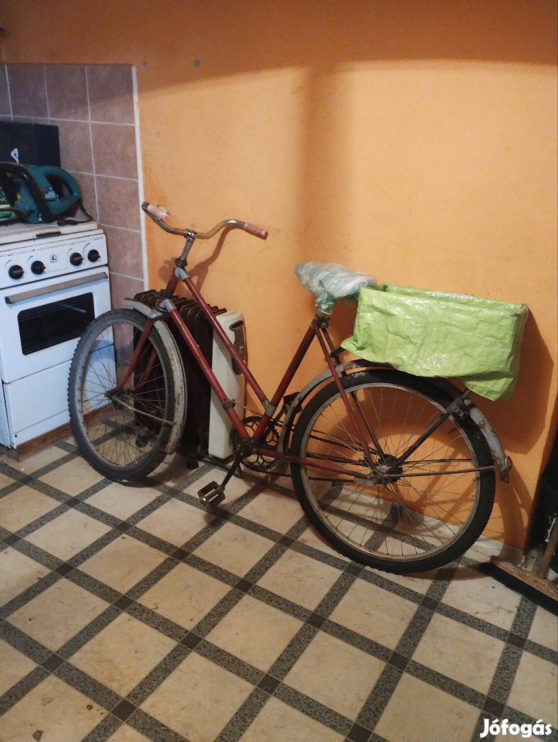 Eladó magyar 28 as Csepel női kerékpár!
