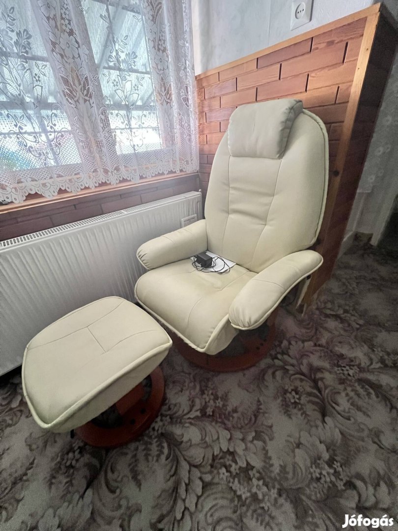 Eladó masszázsfotel lábtartóval - Kényelem és relaxáció egyben!