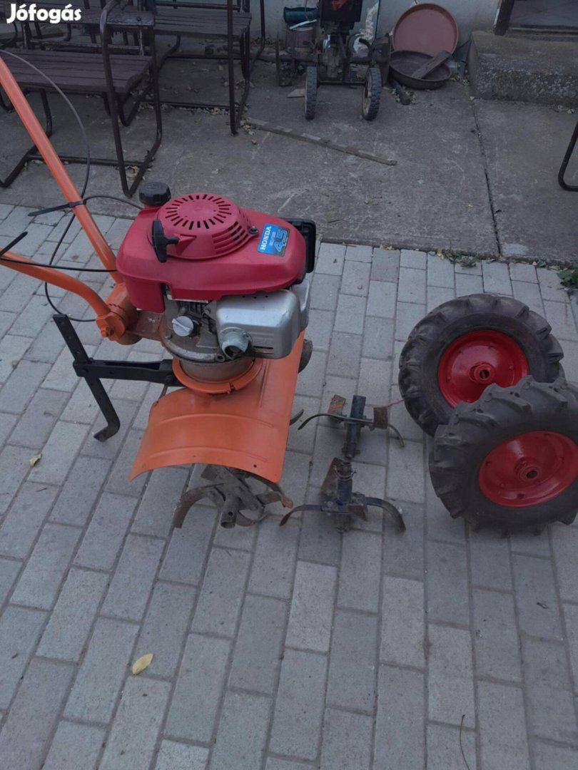 Eladó megkímélt keveset használt Honda kapálógép