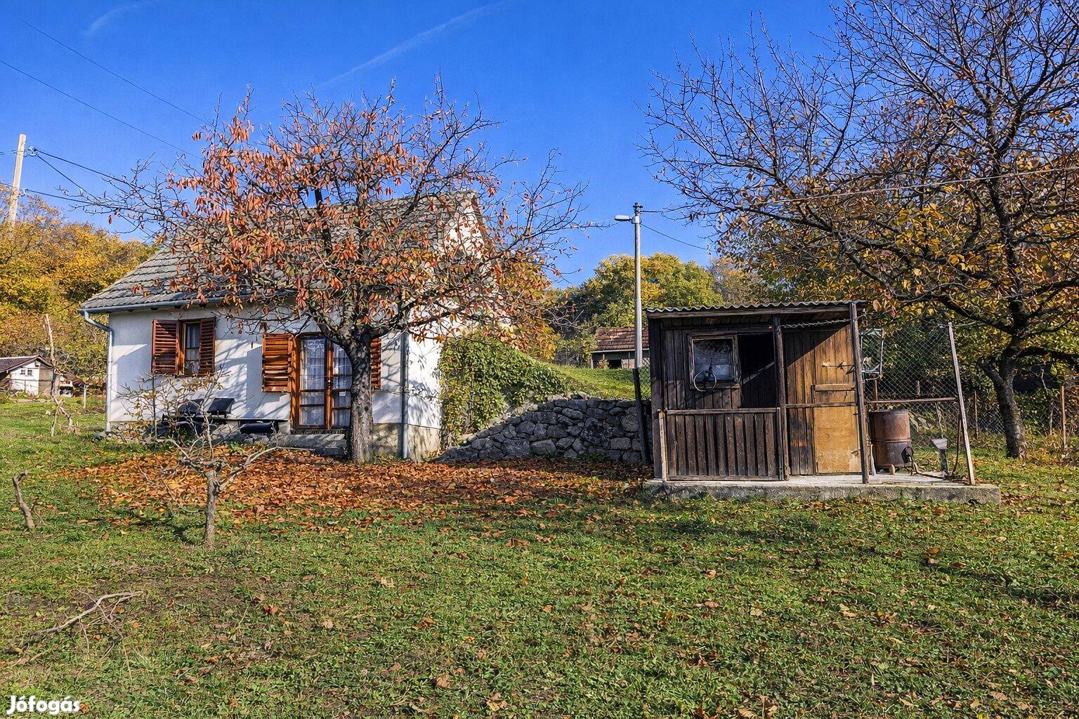 Eladó mesebeli kisház Pécs-Vasason