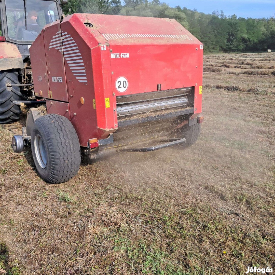 Eladó metal fach z562