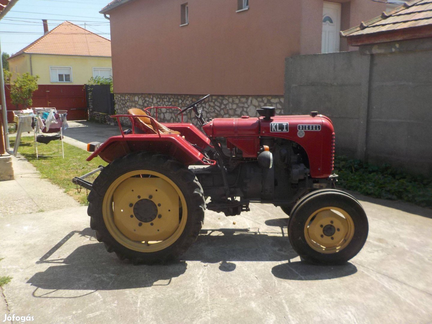 Eladó mezőgazdasági kistraktor