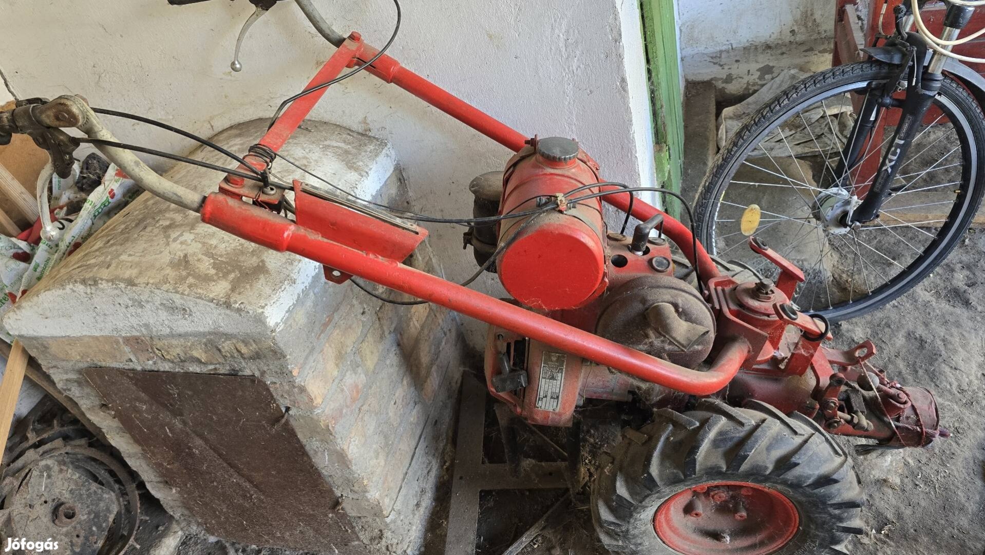 Eladó mf 70es kistraktór