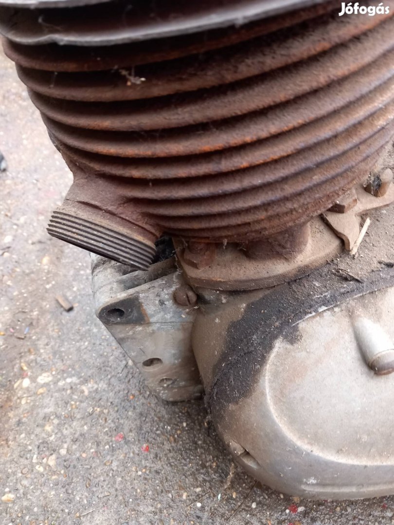 Eladó motor blokk Pannónia!