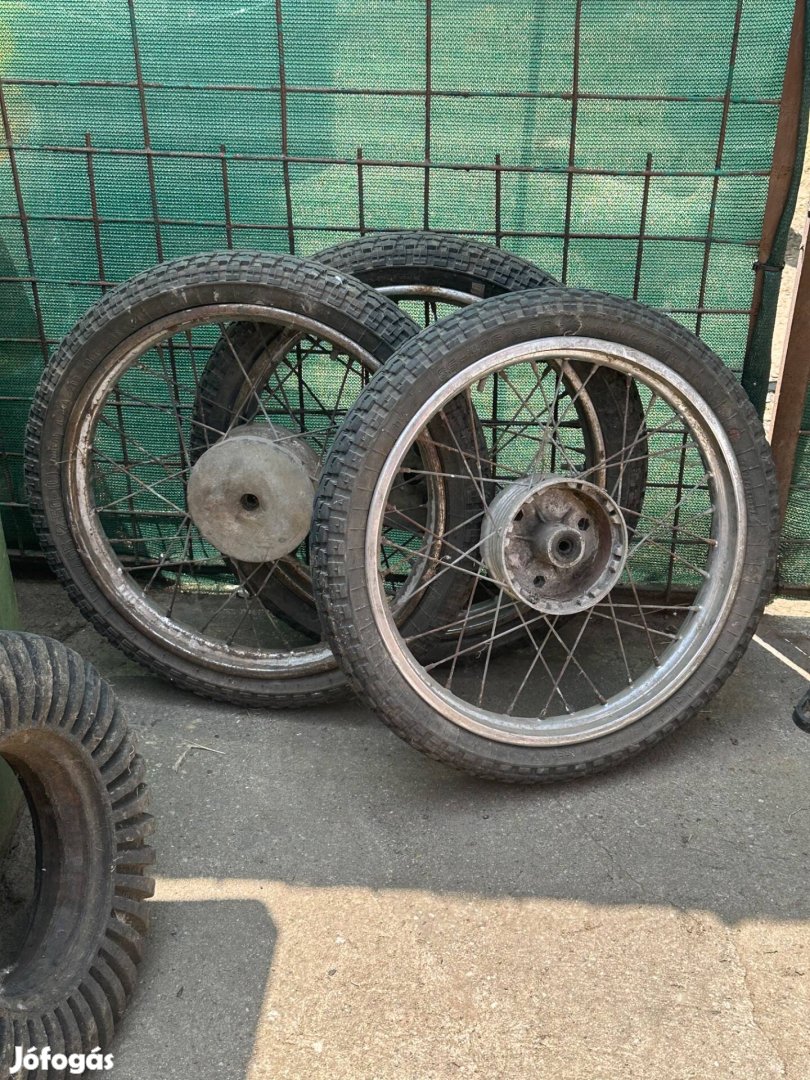 Eladó motor kerék