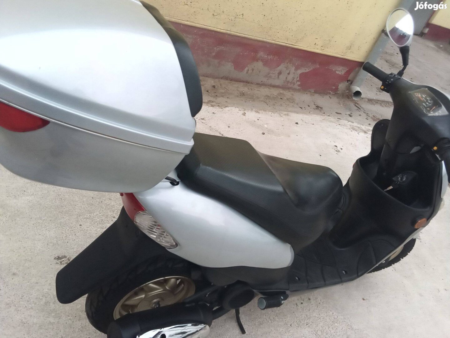 Eladó motoralkatrészek keeway