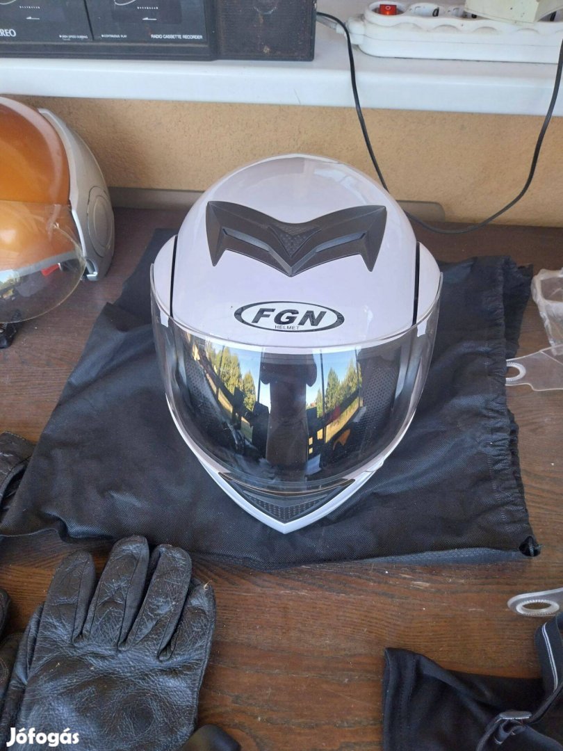 Eladó motoros bukósisak