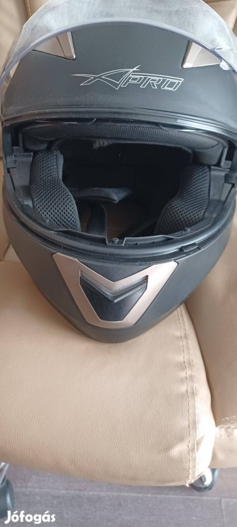 Eladó motoros sisak S-es méretben