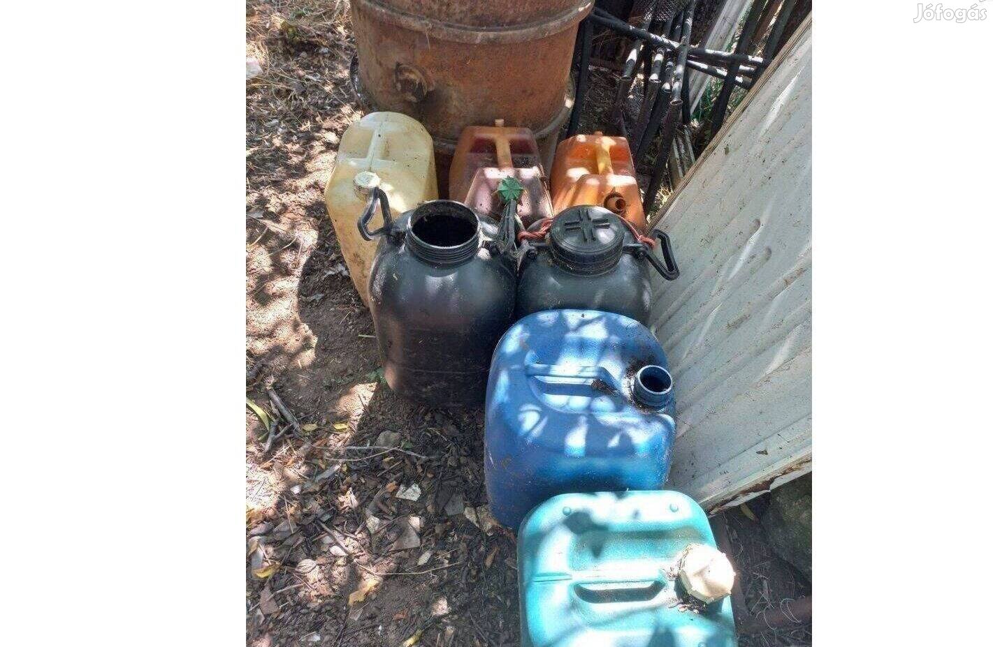 Eladó műanyag kannák Egyben