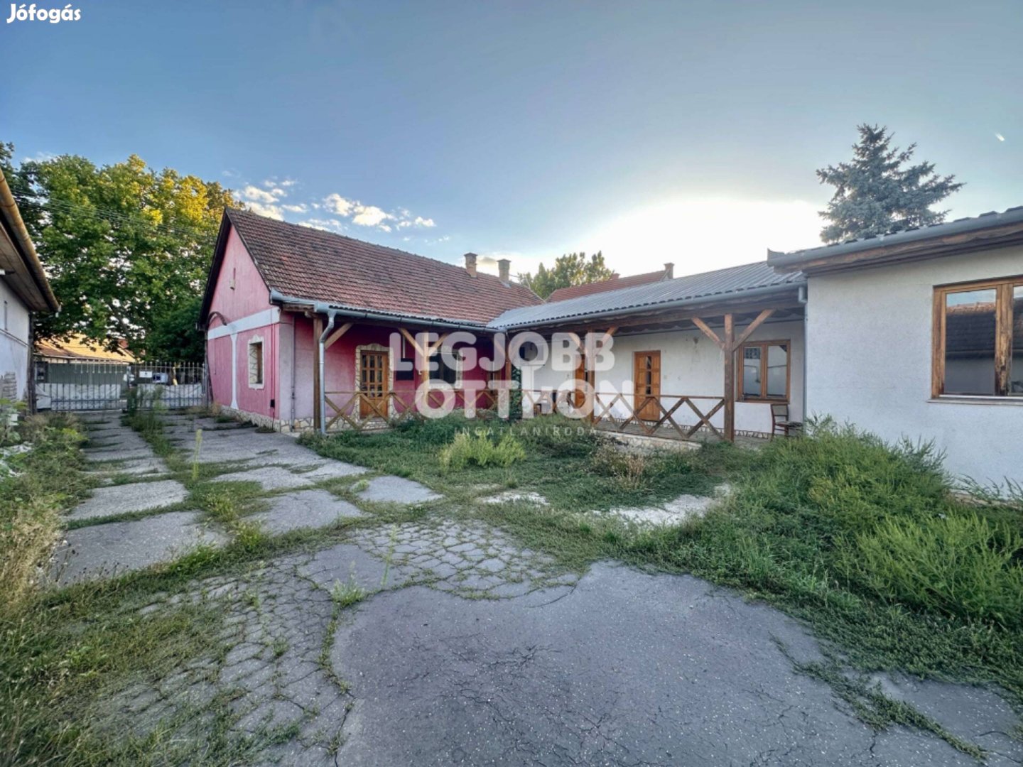Eladó műhelyként funkcionáló családi ház Cegléden a Penny