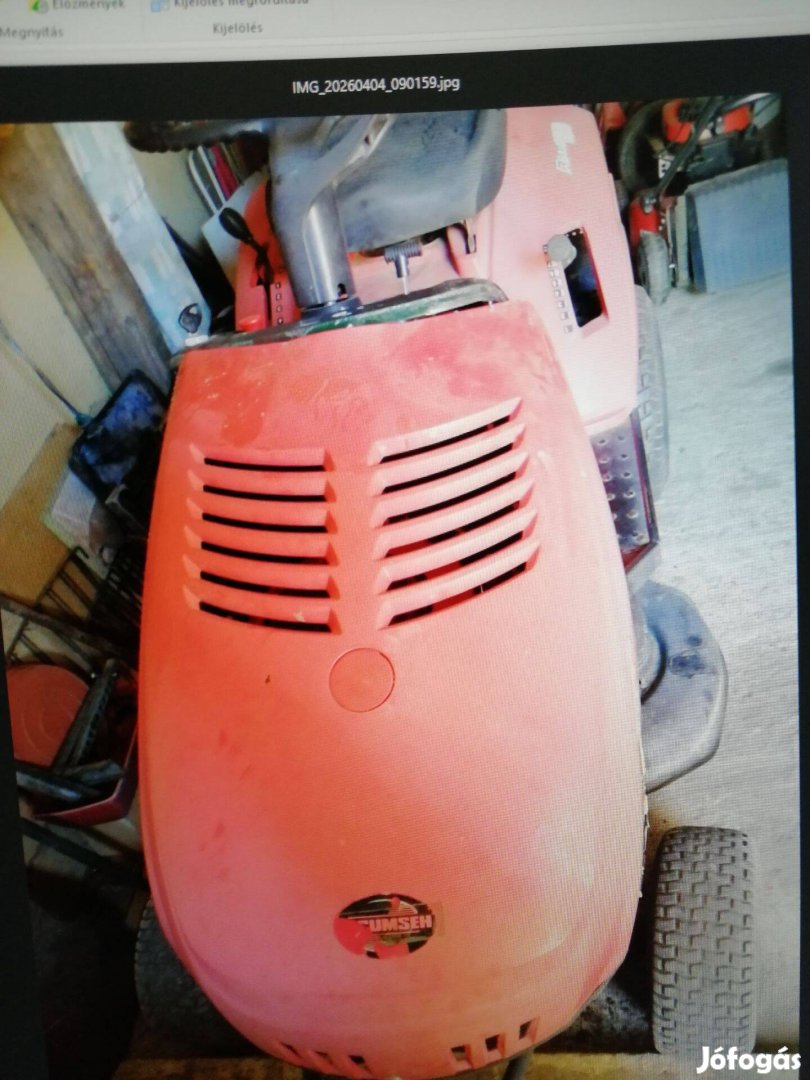 Eladó müködő fűgyűjtős 13,5 LE fűnyírótraktor