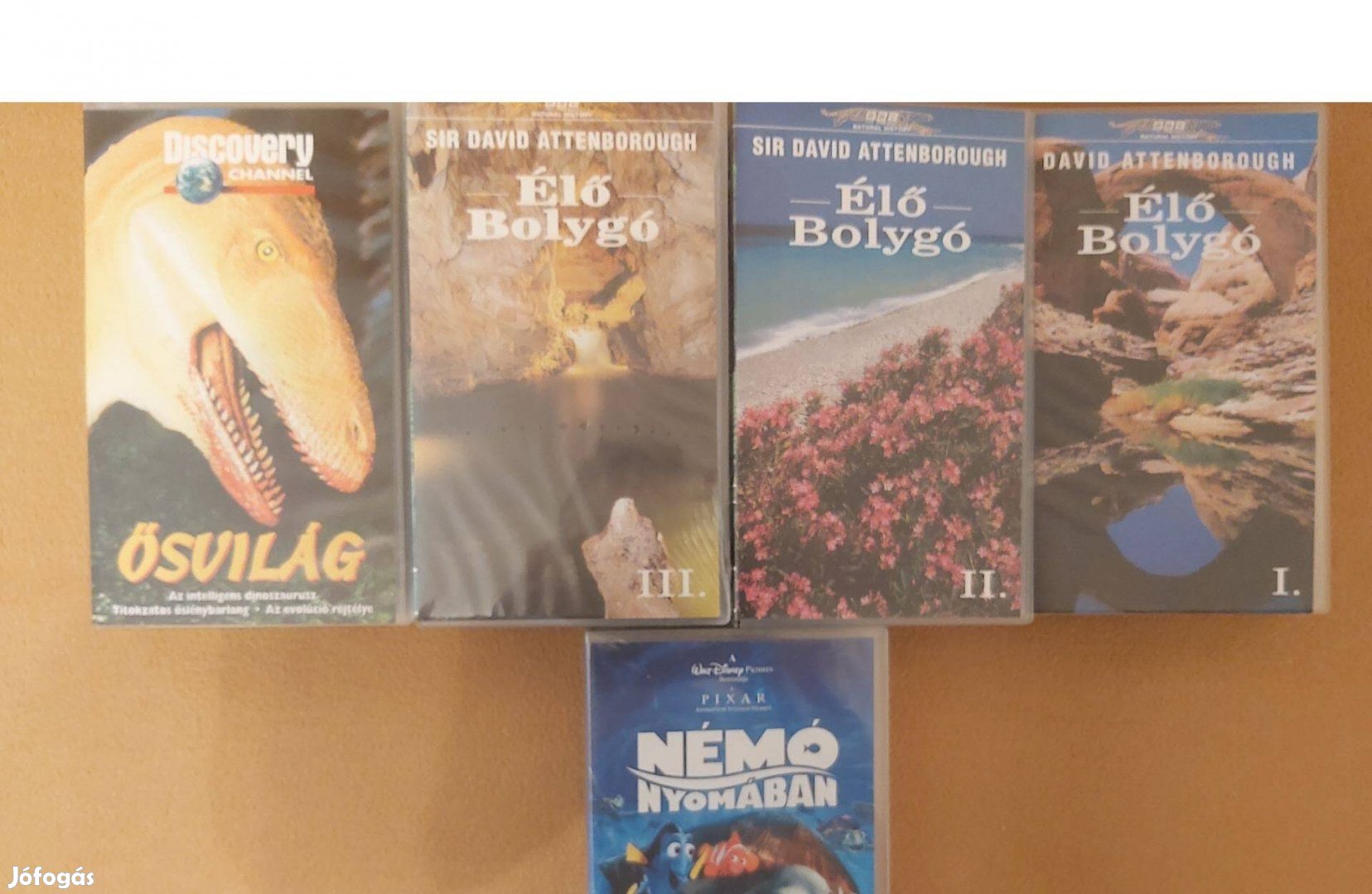 Eladó műsoros VHS kazetták