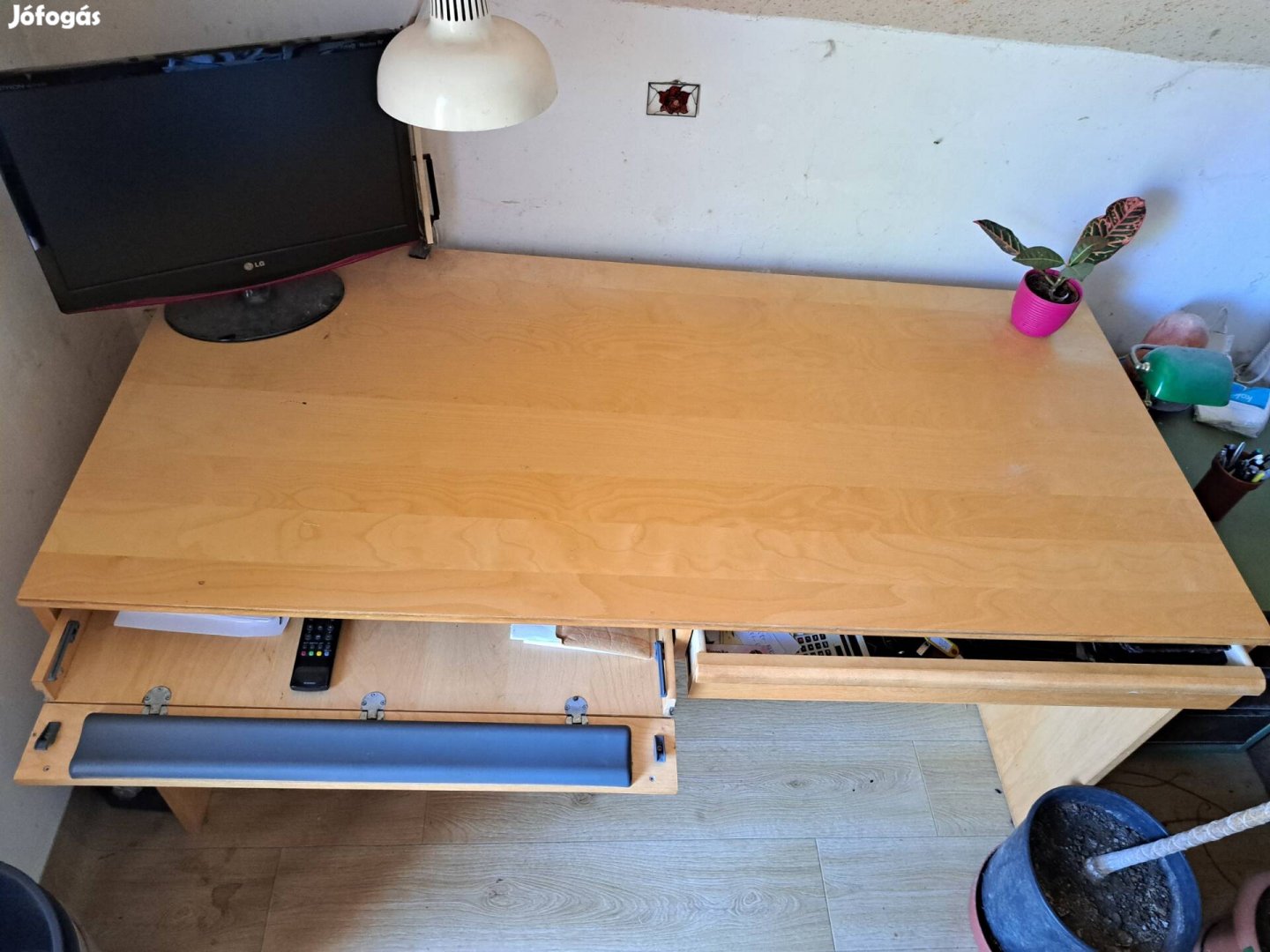 Eladó nagy méretű IKEA-s fiókos íróasztal, dolgozóasztal