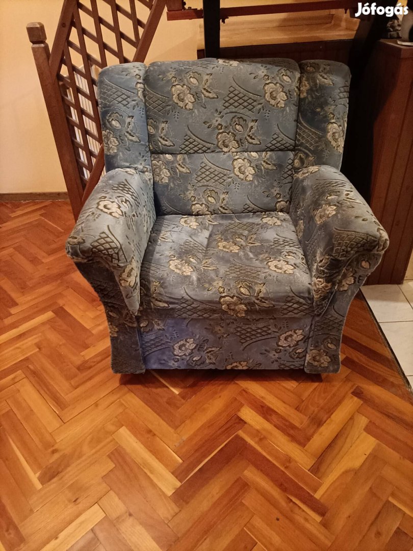Eladó nagyméretű fotel