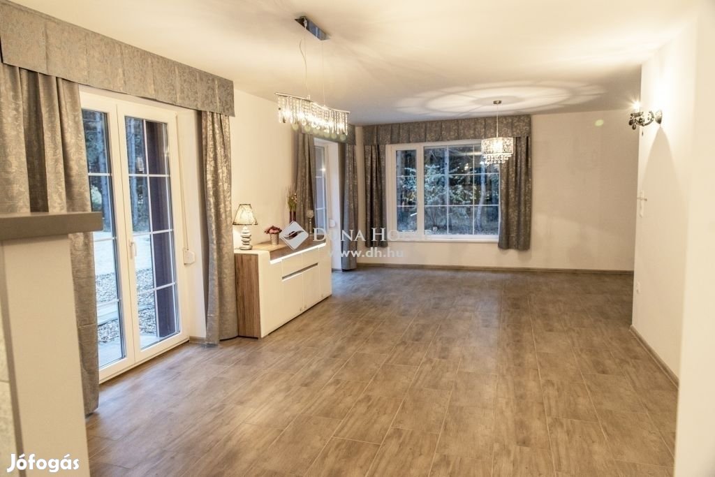 Eladó nagyon szép családi ház, erdős környezetben