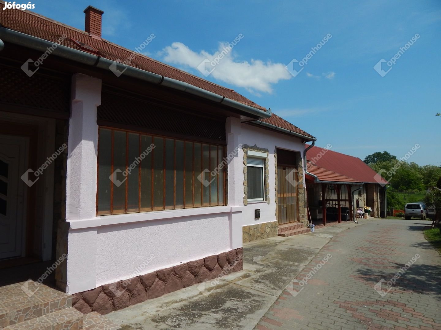 Eladó nagypolgári ház Mezőcsokonyán-