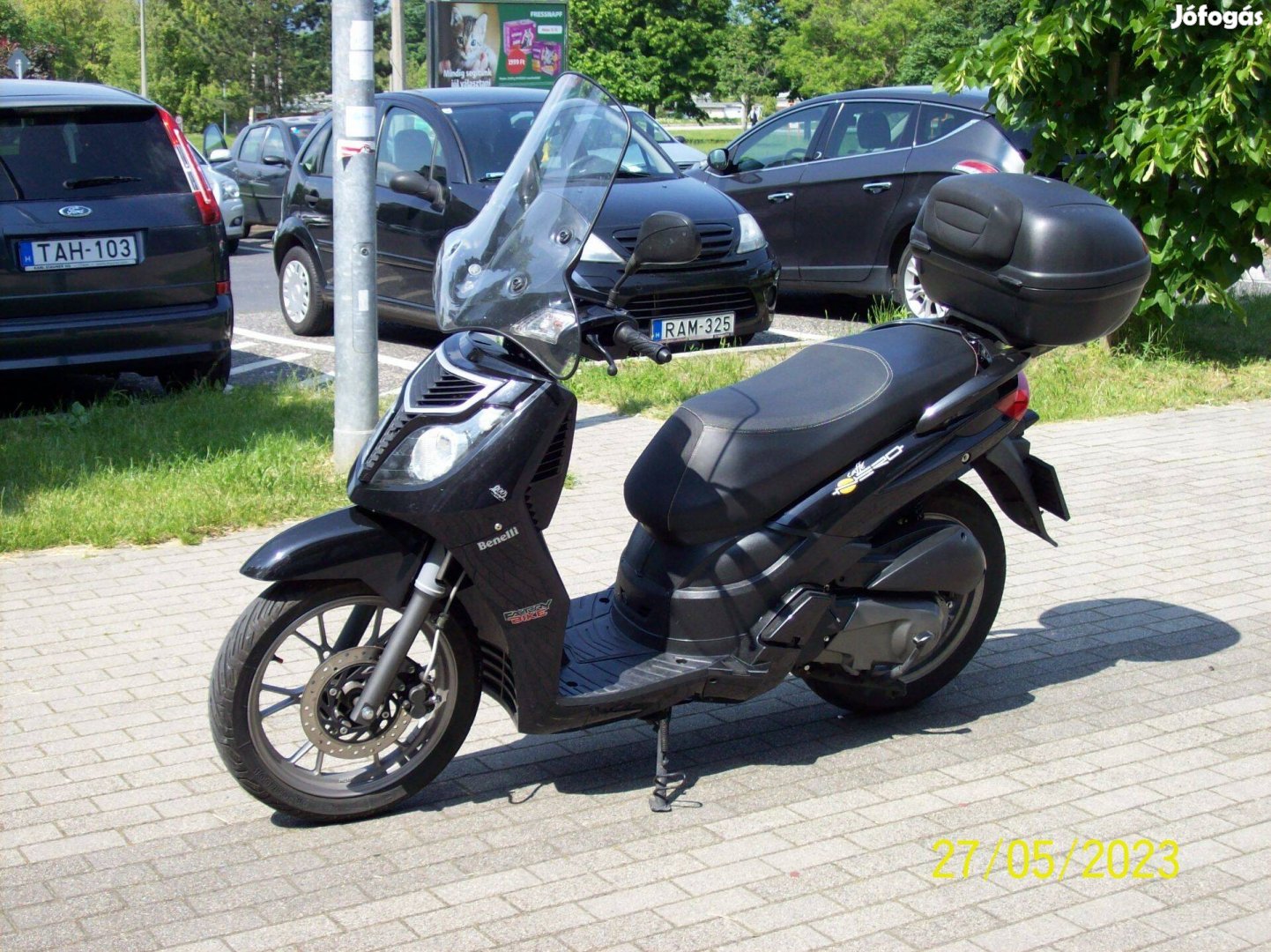 Eladó nagyrobogó