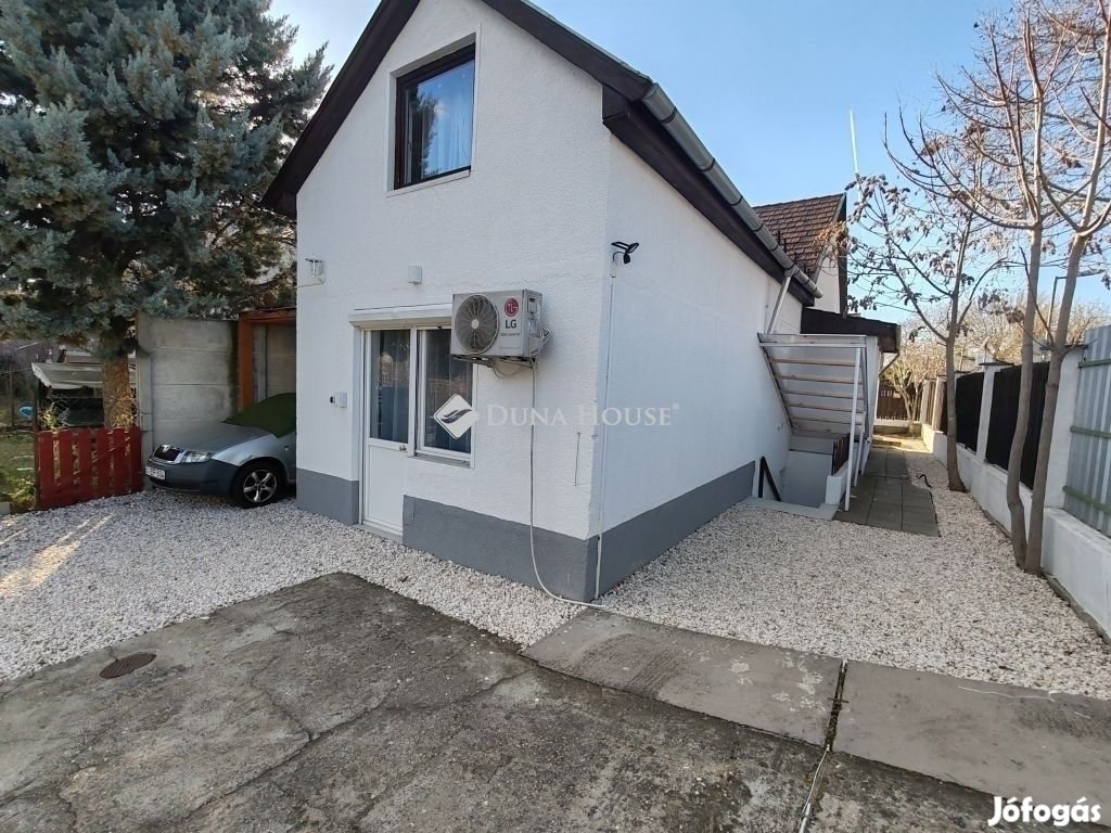 Eladó naooali4 szoba, felújított, csal. ház, Budapest 13.