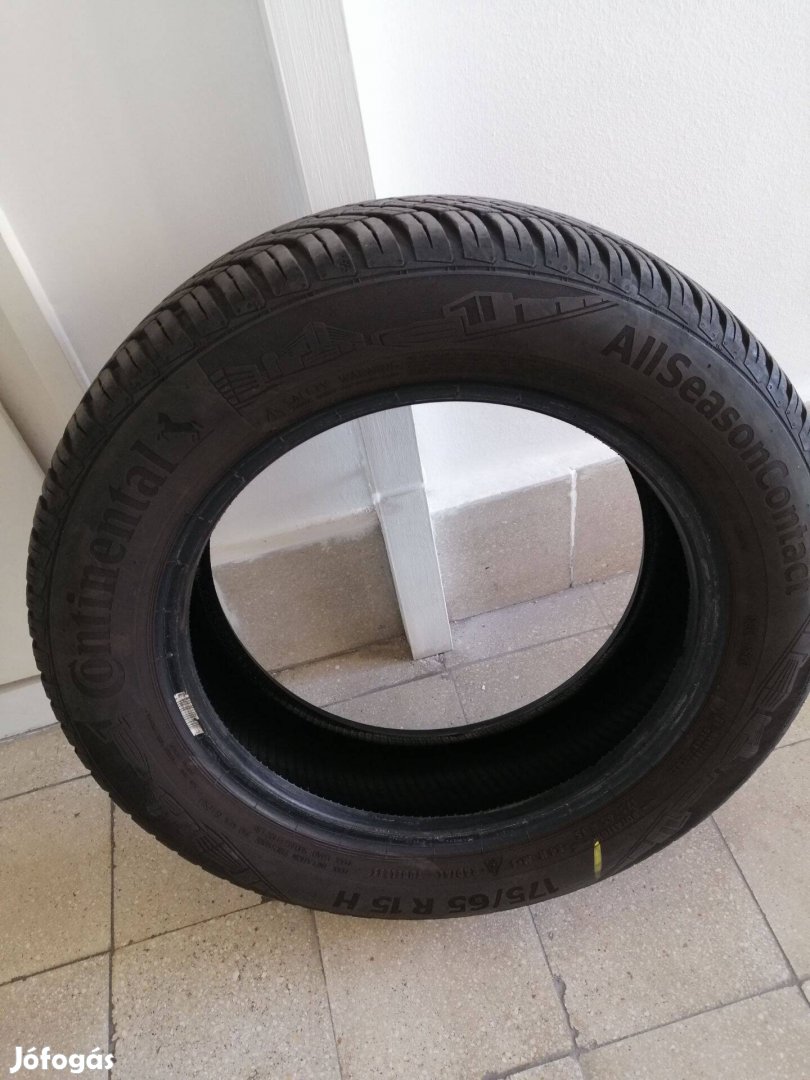 Eladó négyévszakos Continental 175/65 R15-ös gumiabroncs szett