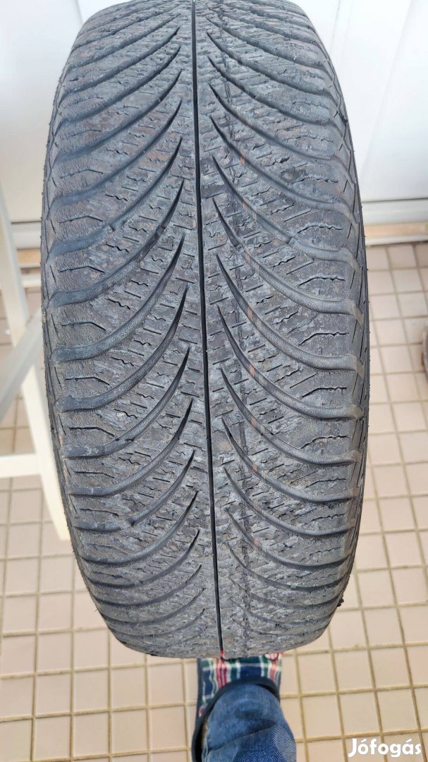 Eladó négyévszakos Goodyear 185/65 R15 gumi 4 db 4000 Ft/db