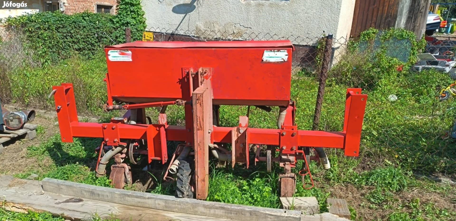 Elado négysoros sorközmüvelő